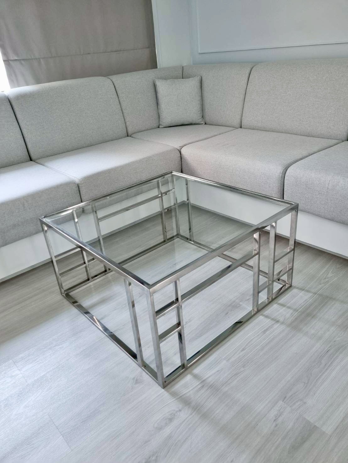stainless-steel-table